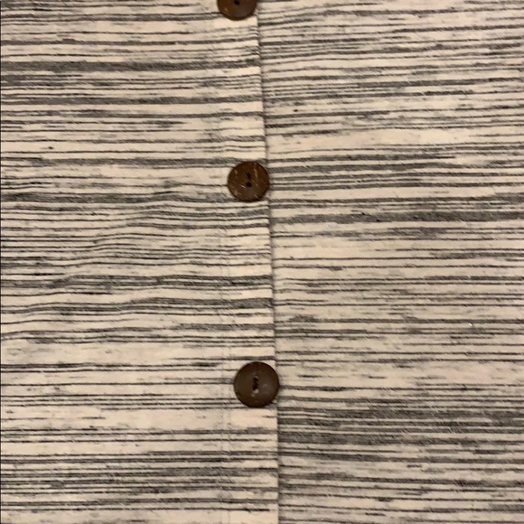 Small, button back tunic - Picture 4 of 4